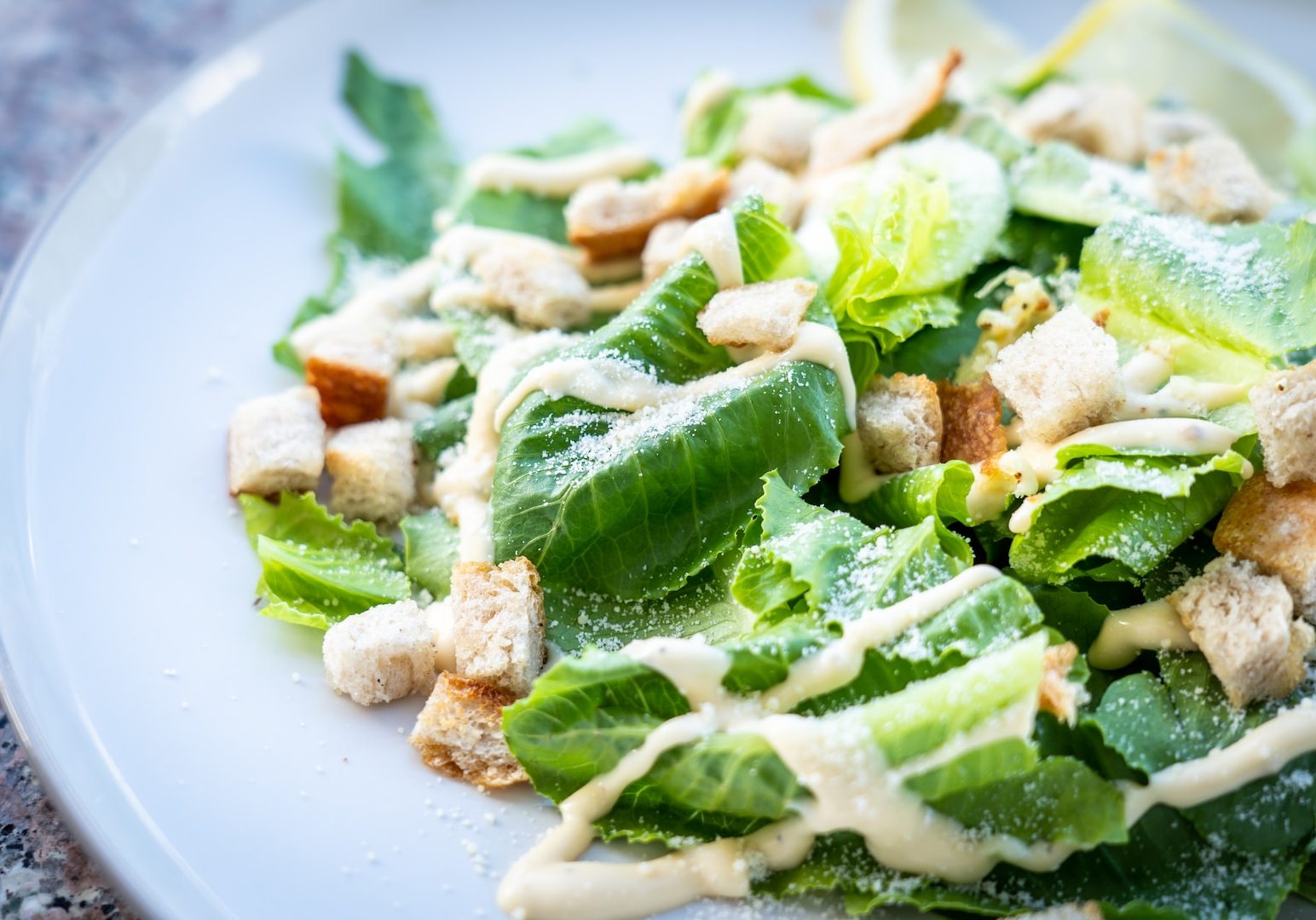 closed photography of vegetable salad with croutons in plate